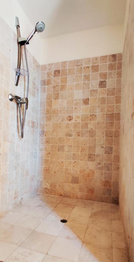 Superbe Chambre Avec Terrasse, Parking Prive, Jardin, Calme, Climatisation, 10 Mn Pont Du Gard #7 Appartement Rochefort-du-Gard Buitenkant foto