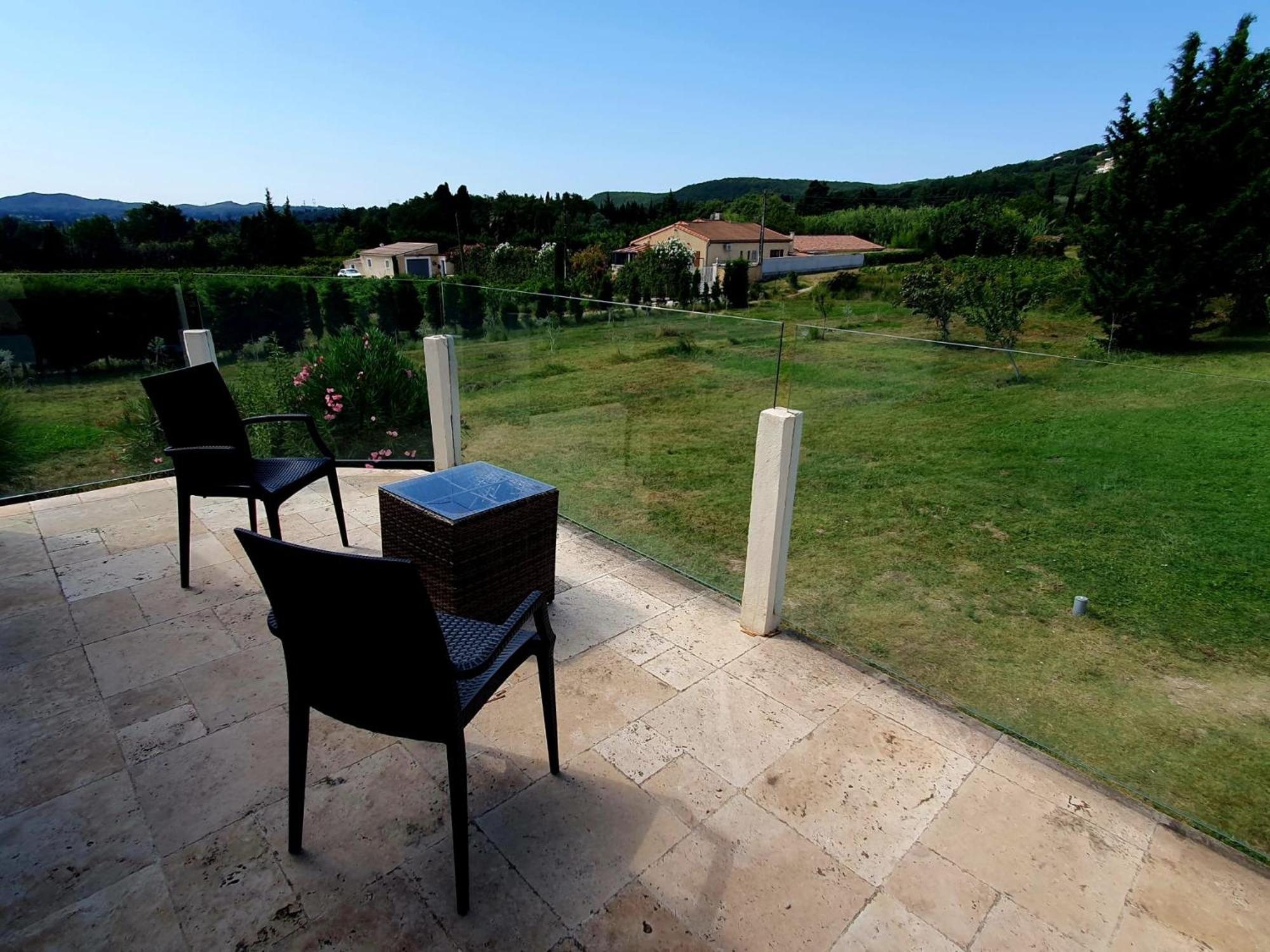 Superbe Chambre Avec Terrasse, Parking Prive, Jardin, Calme, Climatisation, 10 Mn Pont Du Gard #7 Appartement Rochefort-du-Gard Buitenkant foto