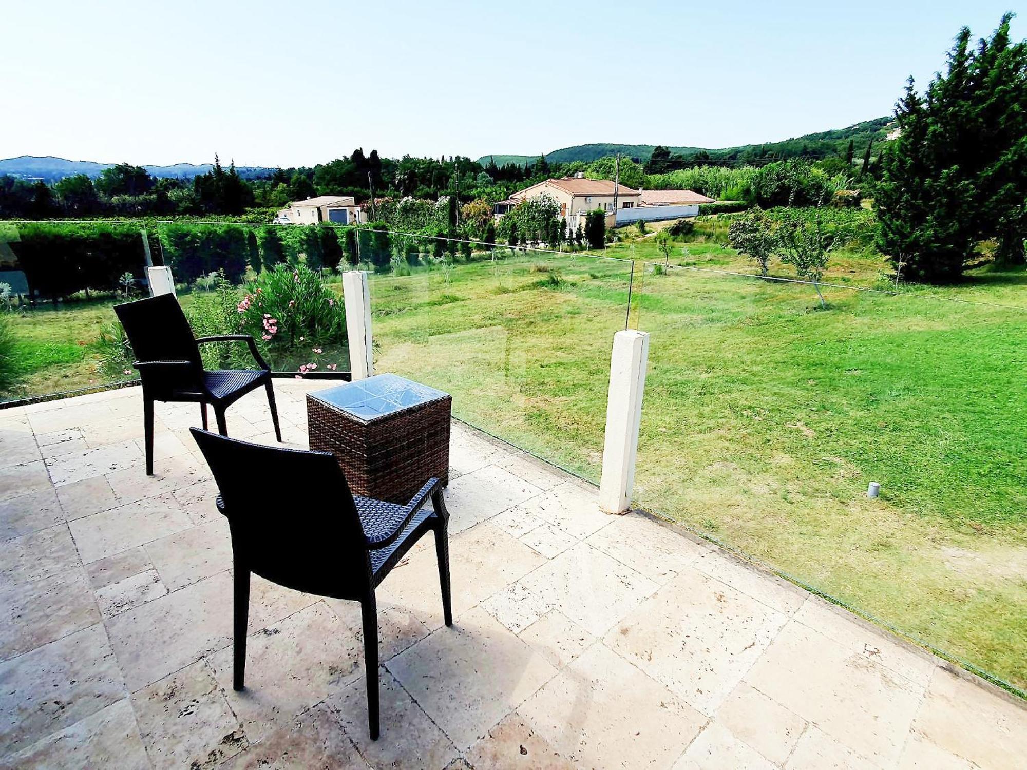 Superbe Chambre Avec Terrasse, Parking Prive, Jardin, Calme, Climatisation, 10 Mn Pont Du Gard #7 Appartement Rochefort-du-Gard Buitenkant foto